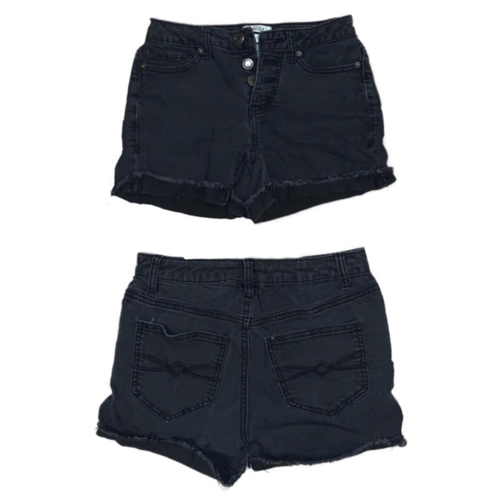 High waisted, button up, “FLX STRETCH” shorts.